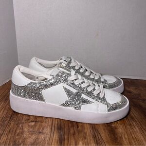 Steve Madden Women's Perona Distressed Lace-Up Star Sneakers size 8.5